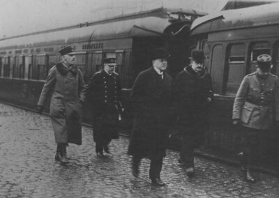 Fotografia podpisanie rozejmu w Trewirze, przybycie niemieckich parlamentariuszy, 1919, NARA